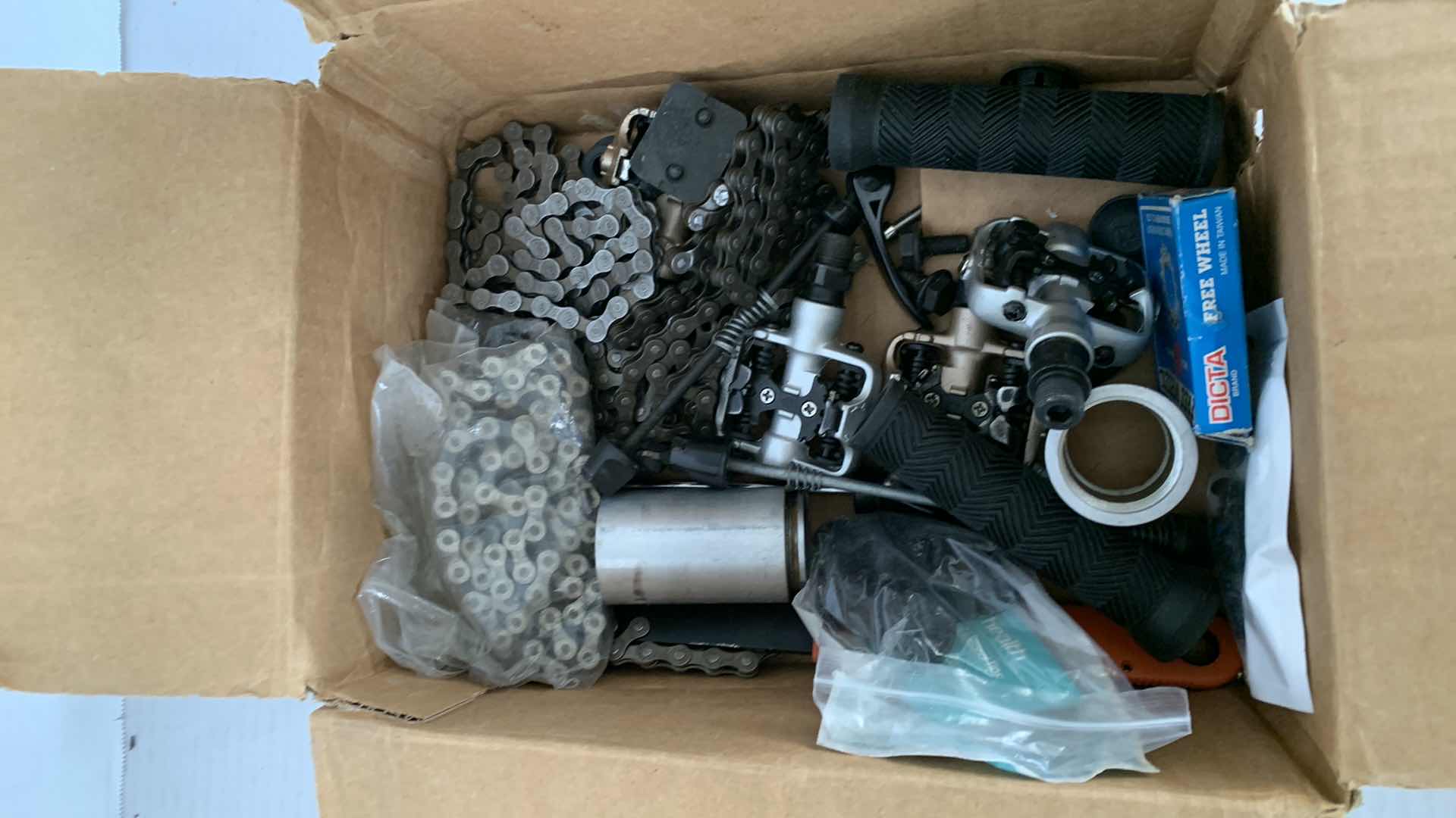 Photo 1 of BICYCLE CHAINS AND RACING CLIP IN FOOT PEDALS. ROAD BICYCLE ACCESSORIES.