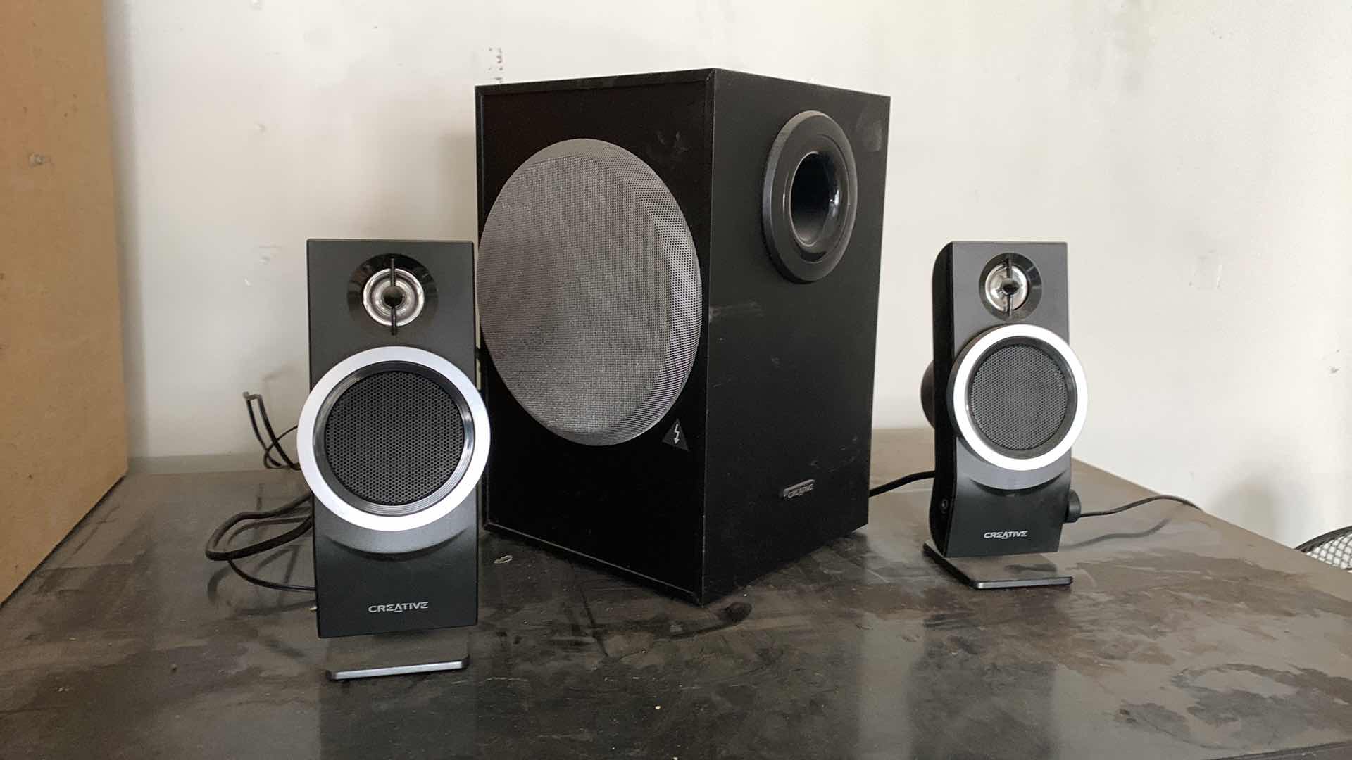 Photo 1 of CREATIVE LABS 2.1 SPEAKER SYSTEM T3100