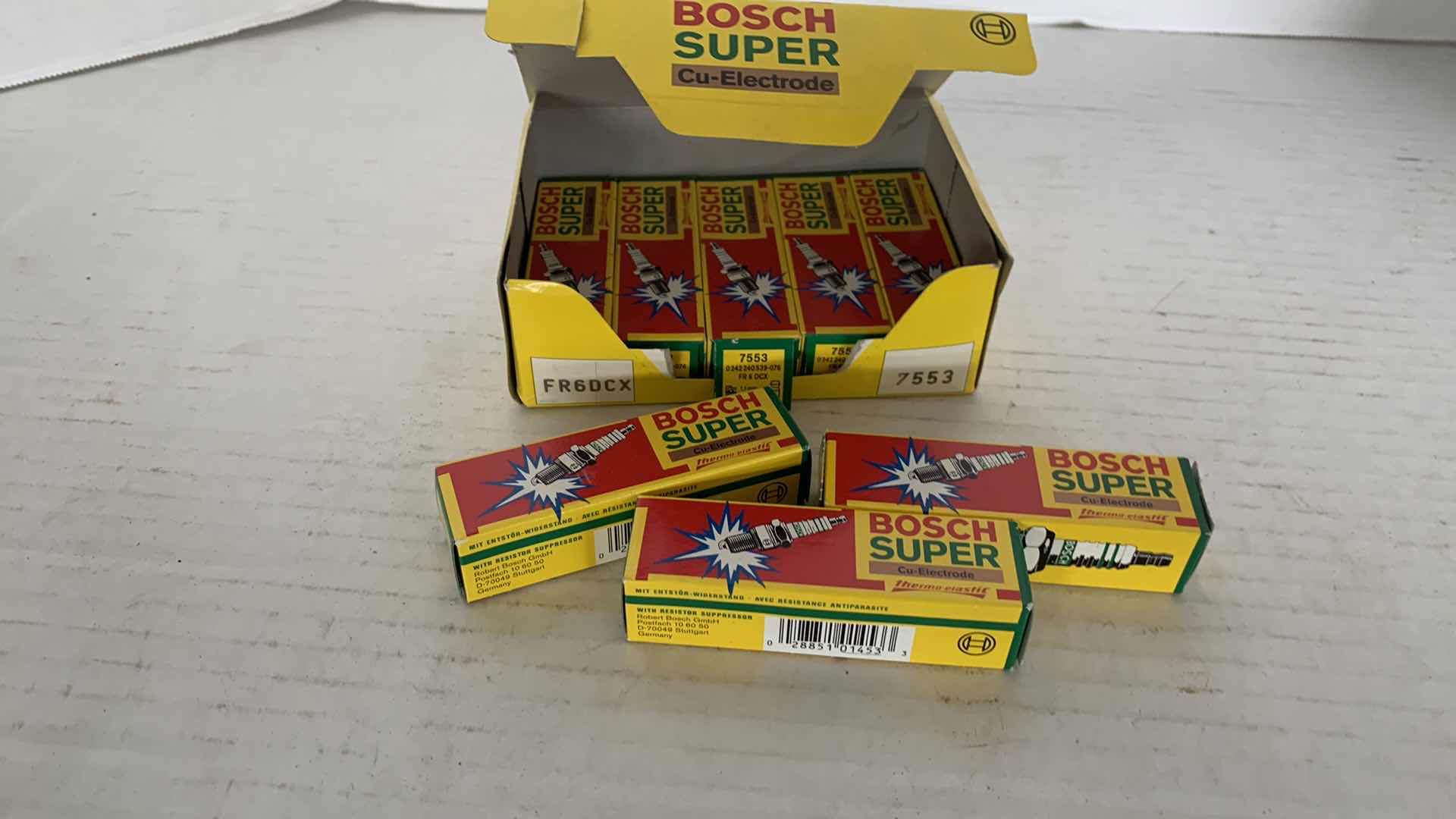 Photo 1 of 8-BOSCH SUPER SPARK PLUGS FR6DCX 7553