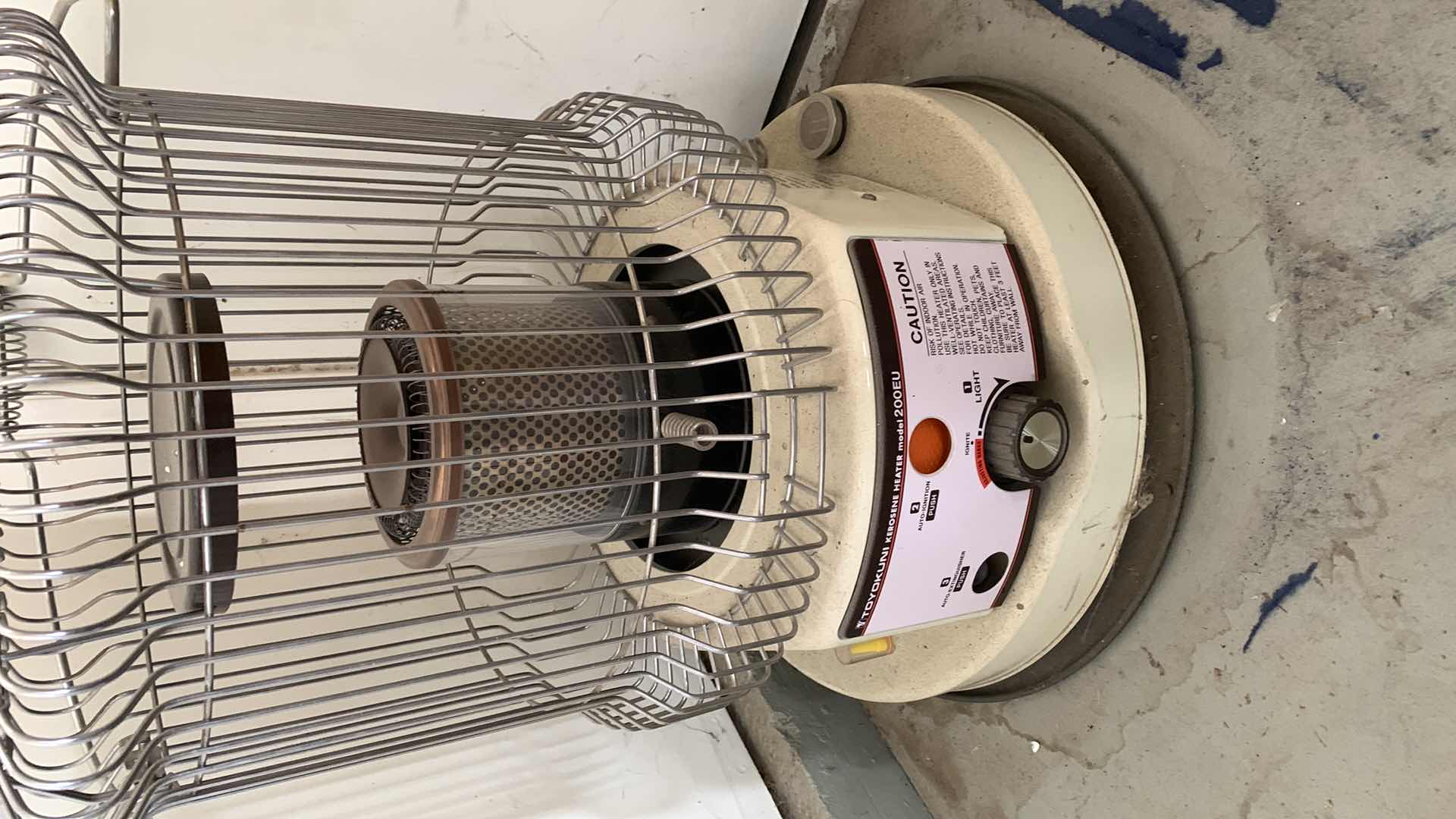 Photo 2 of TOYOKUNI KEROSENE HEATER MODEL 200EU