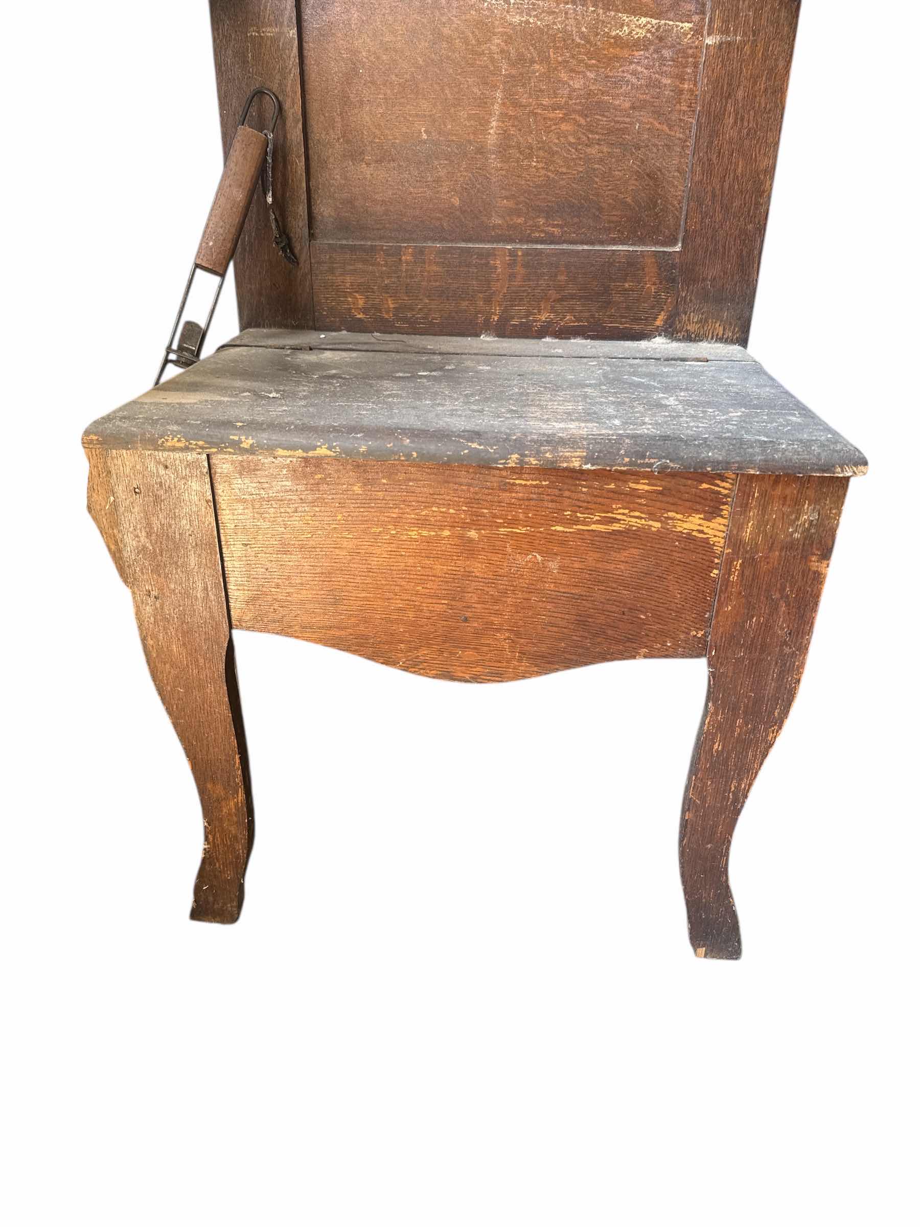 Photo 1 of 1000
ANTIQUE HALL TREE CHAIR
