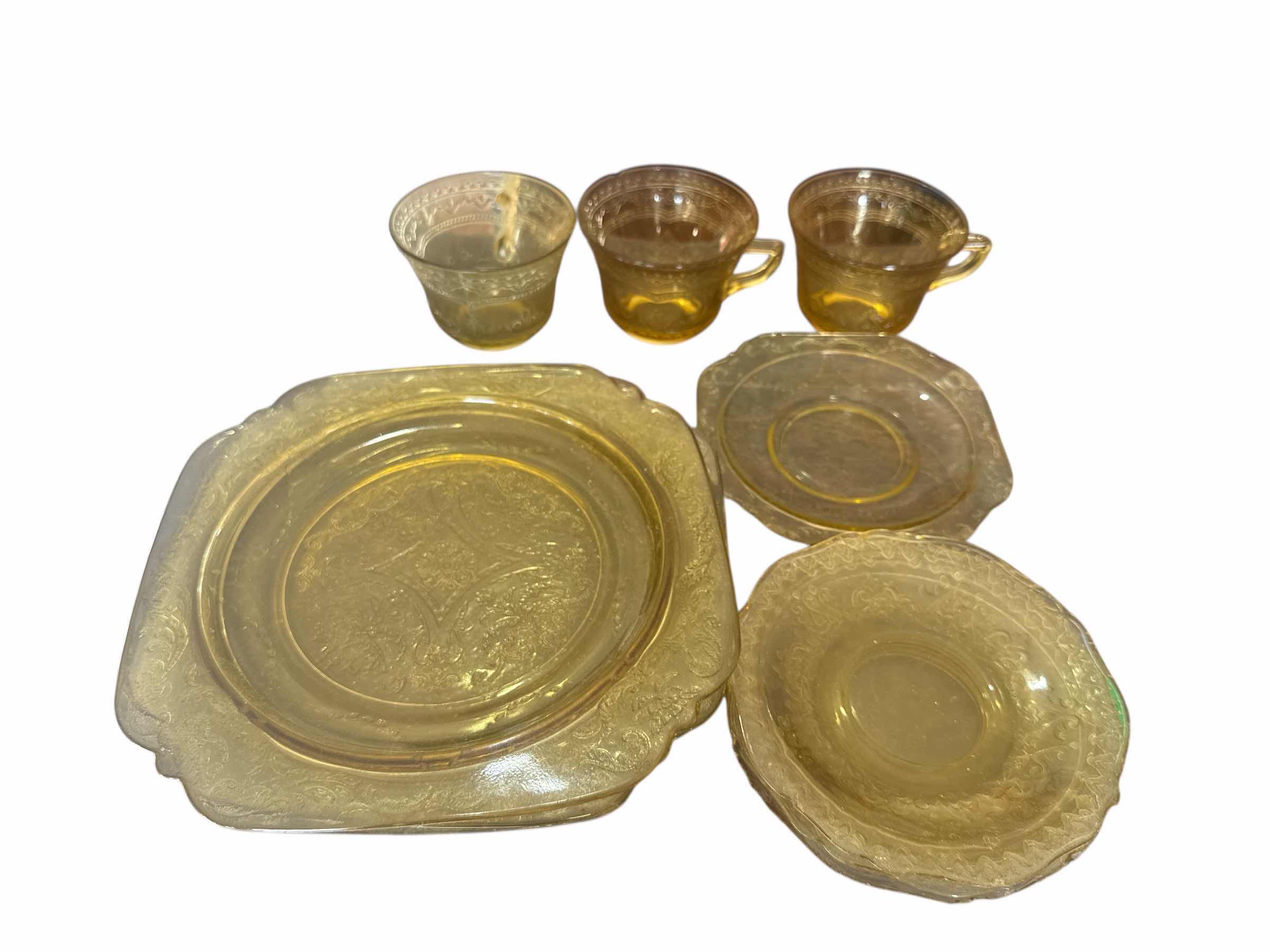 Photo 1 of 10 PIECES OF YELLOW FEDERAL GLASS