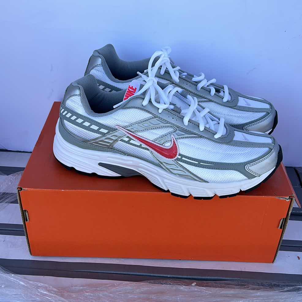 Photo 1 of 1 NEW PAIR WOMENS NIKE SHOES SIZE 11