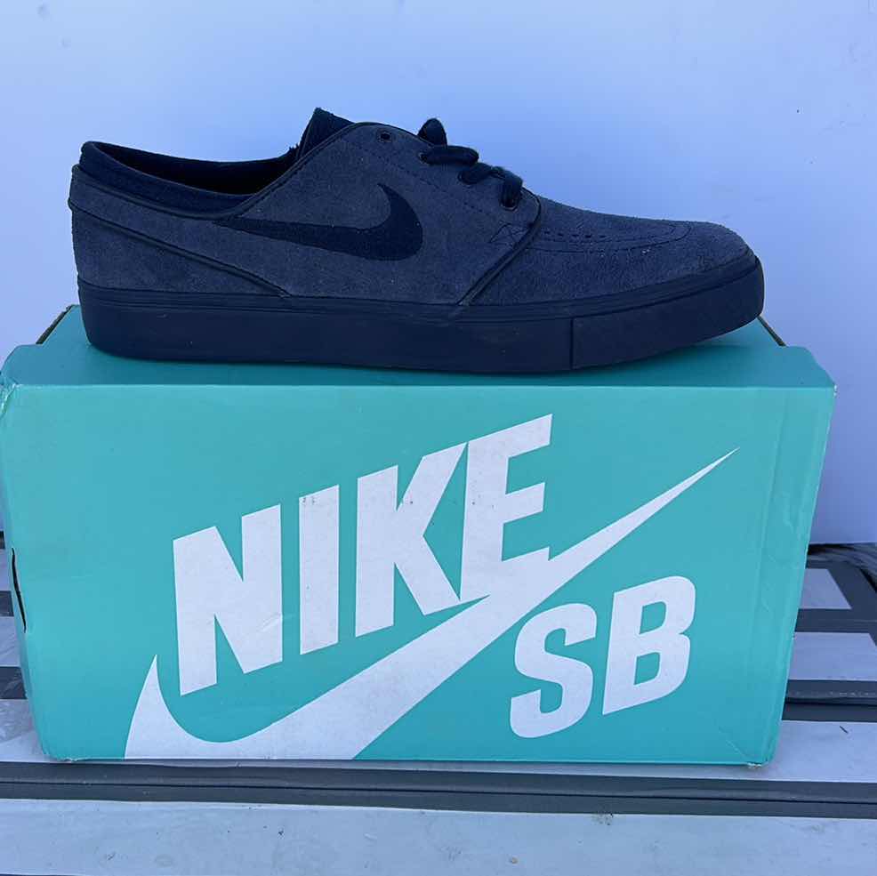 Photo 1 of 1 NEW PAIR WOMENS NIKE SB SHOES SIZE 8.5