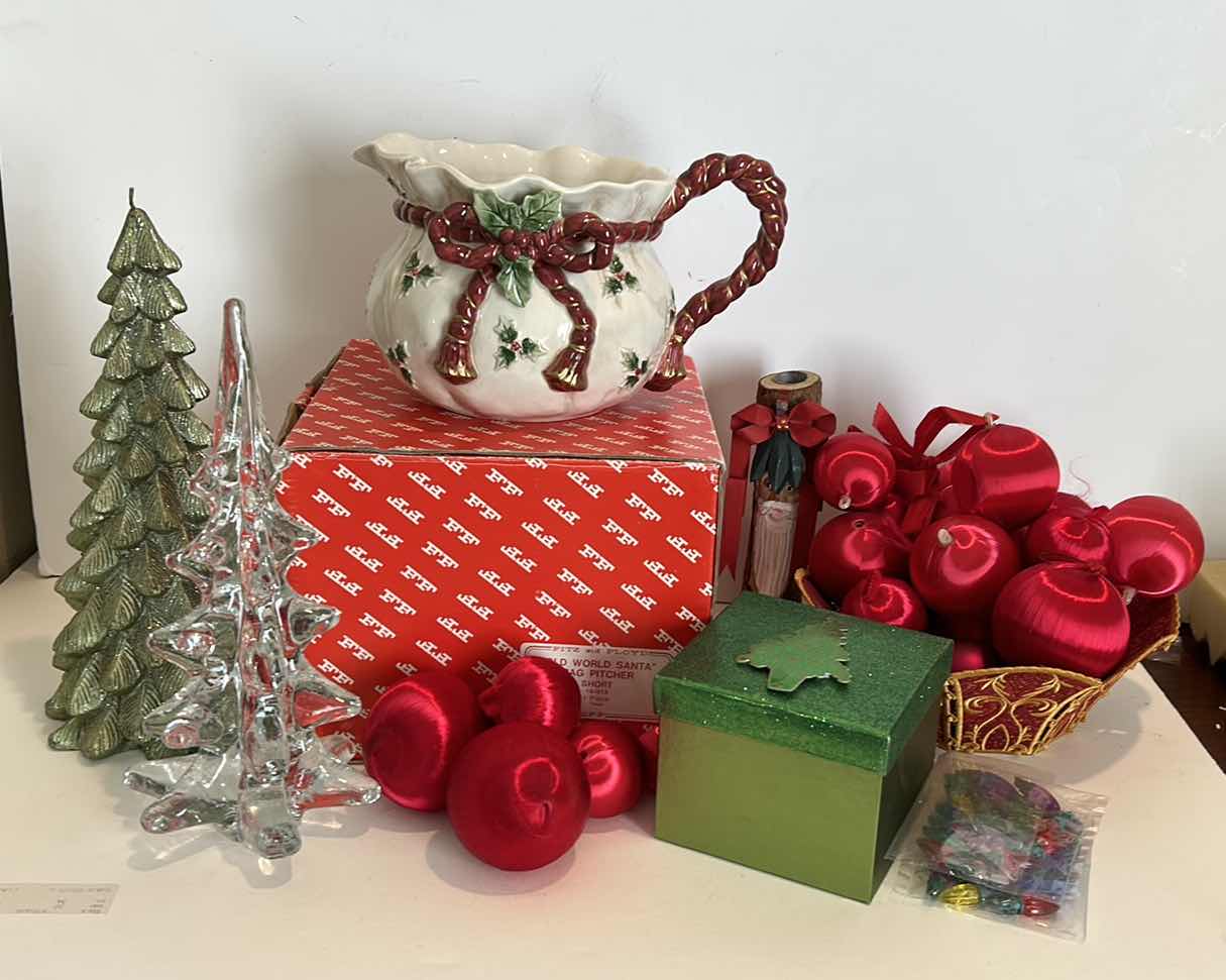 Photo 1 of CHRISTMAS DECOR AND ACCESSORIES