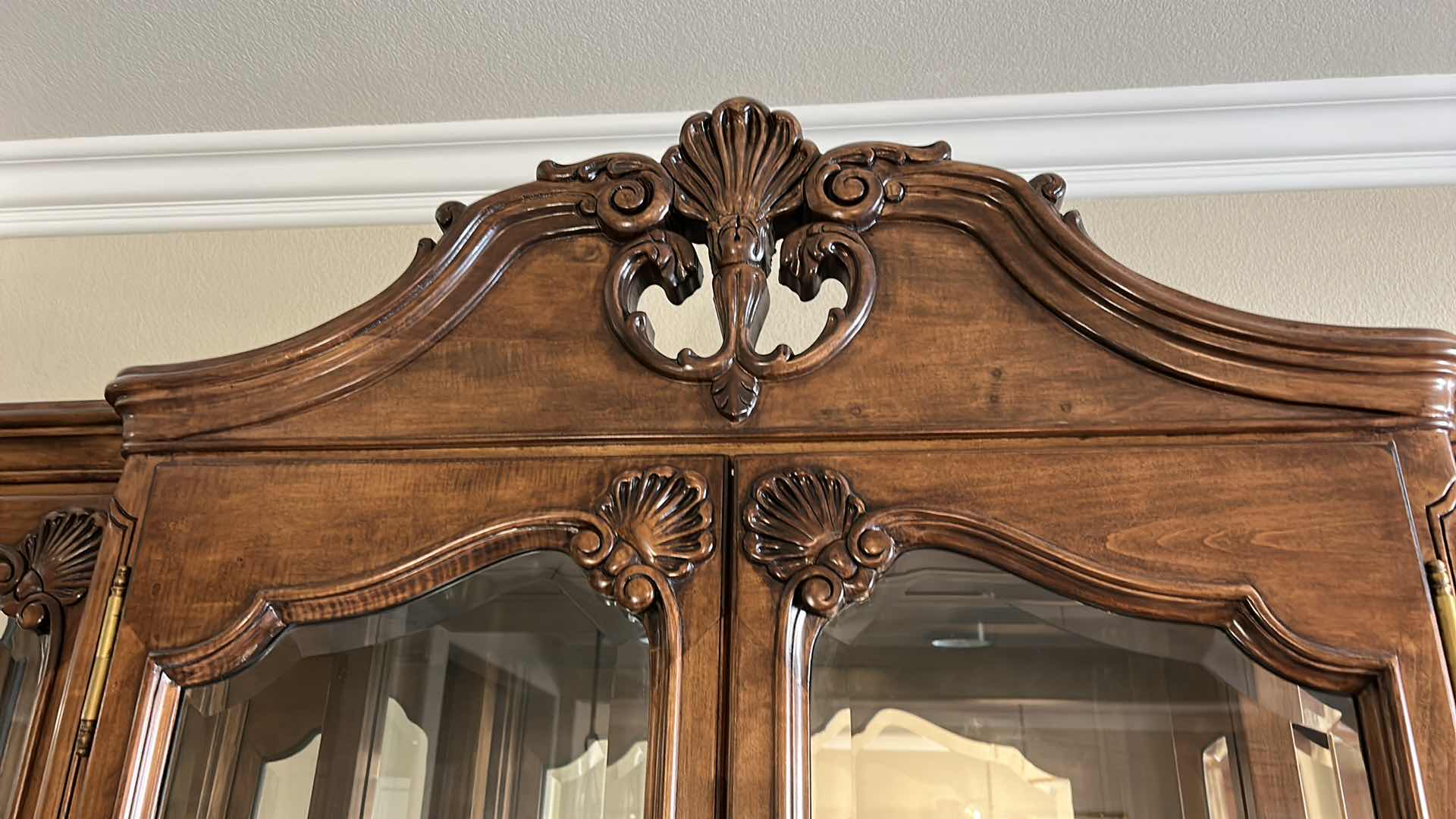 Photo 2 of MAHOGANY LIGHTED CHINA DISPLAY CABINET 6‘ x 19“ x 7.5’