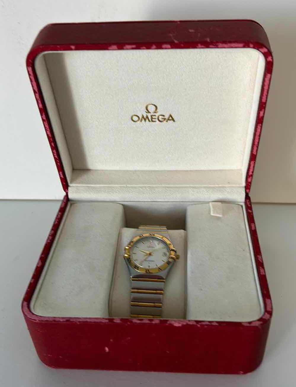 Photo 8 of OMEGA CONSTELLATION MENS WATCH (NOT AUTHENTICATED)