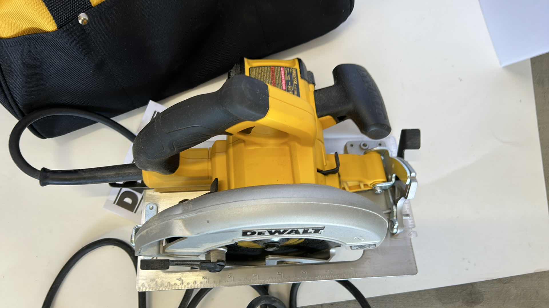 Photo 4 of DEWALT 7 1/4” CIRCULAR SAW