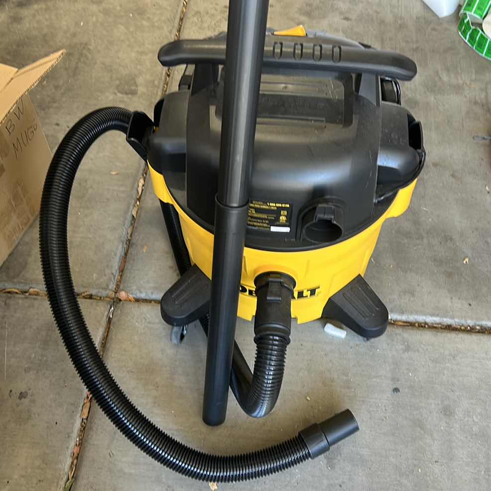 Photo 3 of DEWALT SHOP VAC