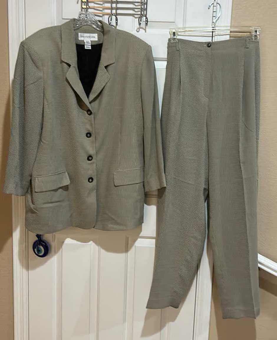 Photo 1 of WOMENSWEAR- 2 PC JONES NEW YORK SIZE 20W