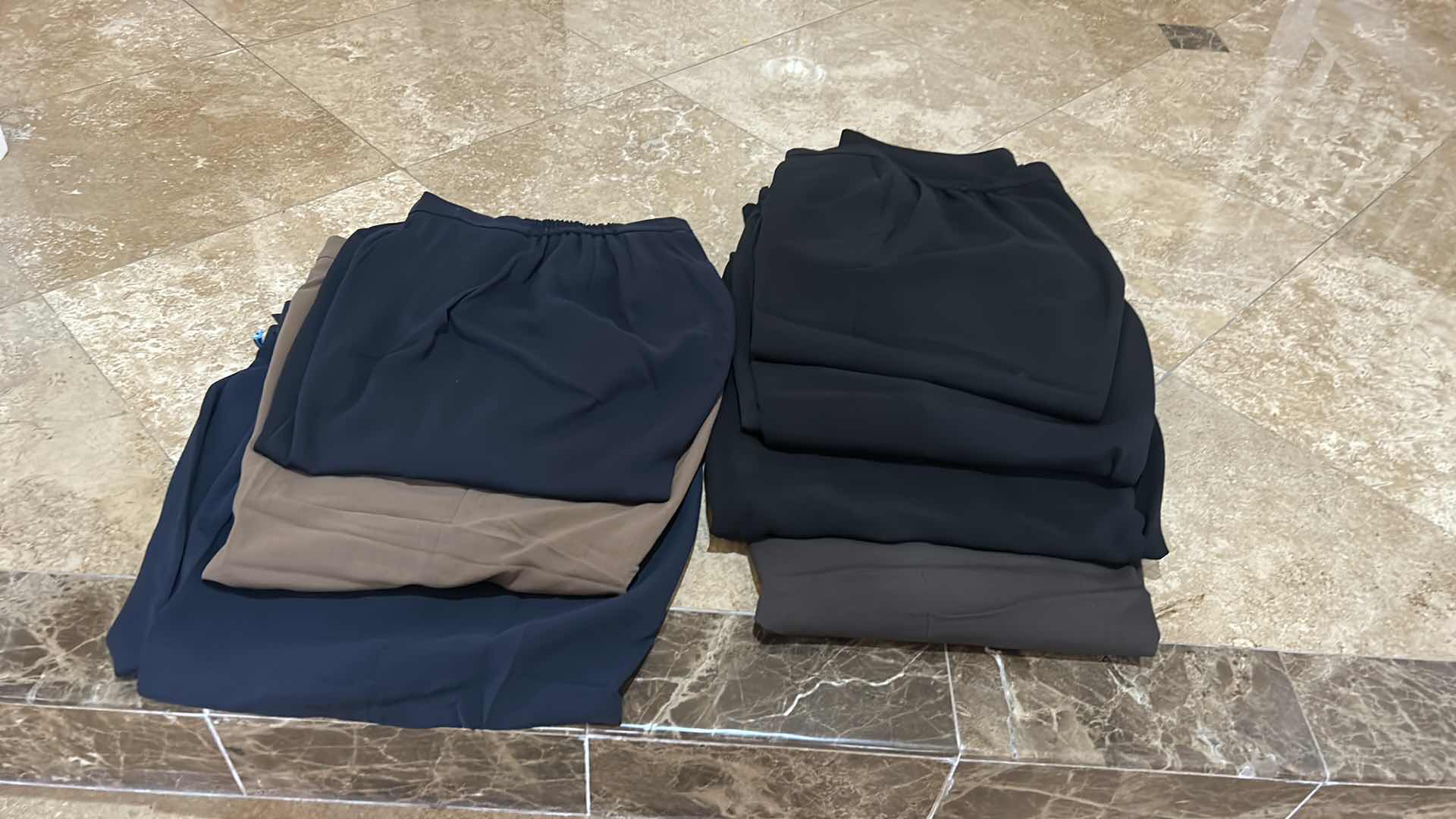 Photo 9 of WOMENSWEAR 7 PAIRS DRESS SLACKS 4 SIZE 22W & 3 SIZE 20W