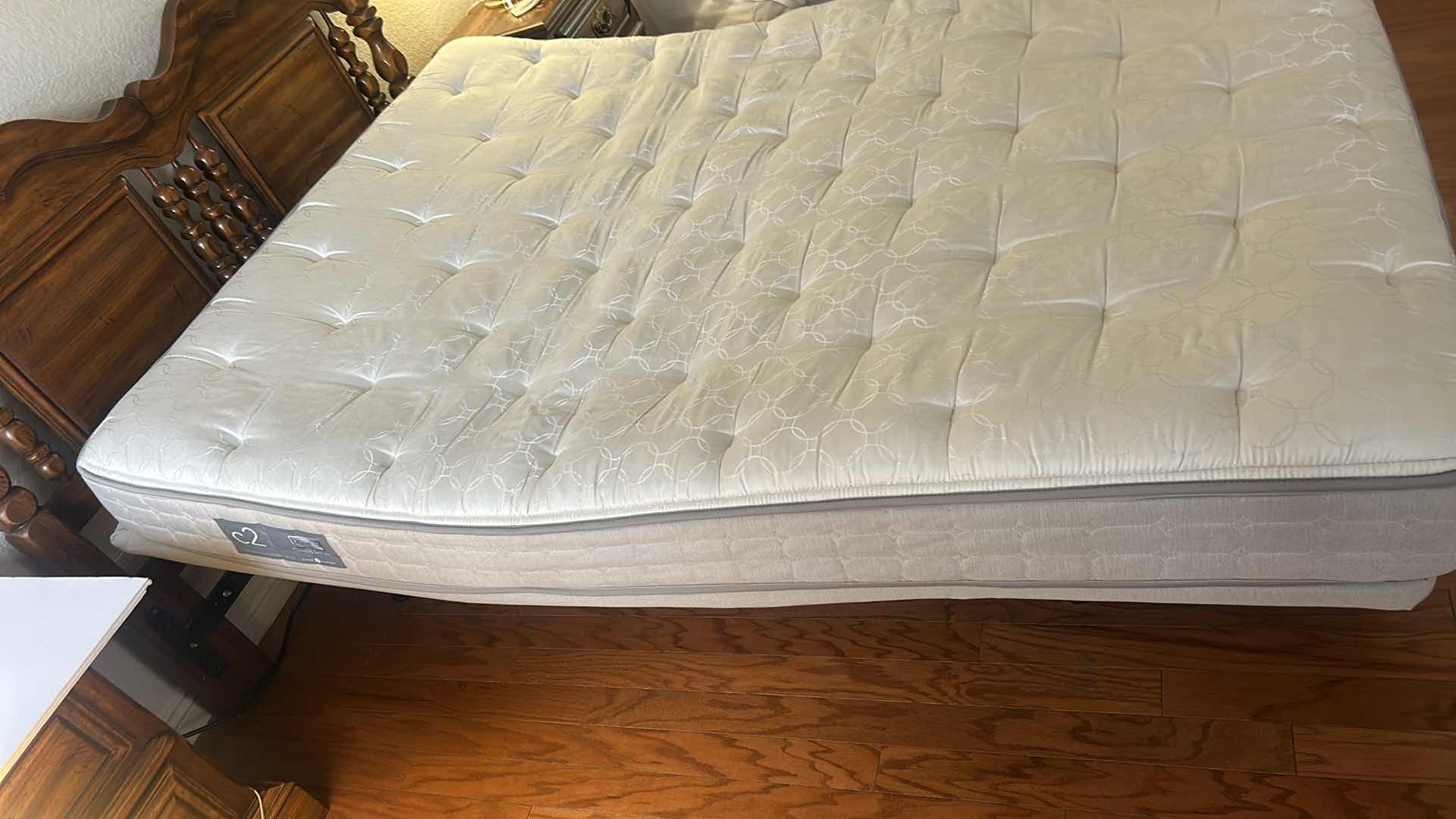 Photo 2 of SLEEP NUMBER C2 DUAL AIR CLASSIC SERIES QUEEN MATTRESS WITH ADJUSTABLE BED FRAME