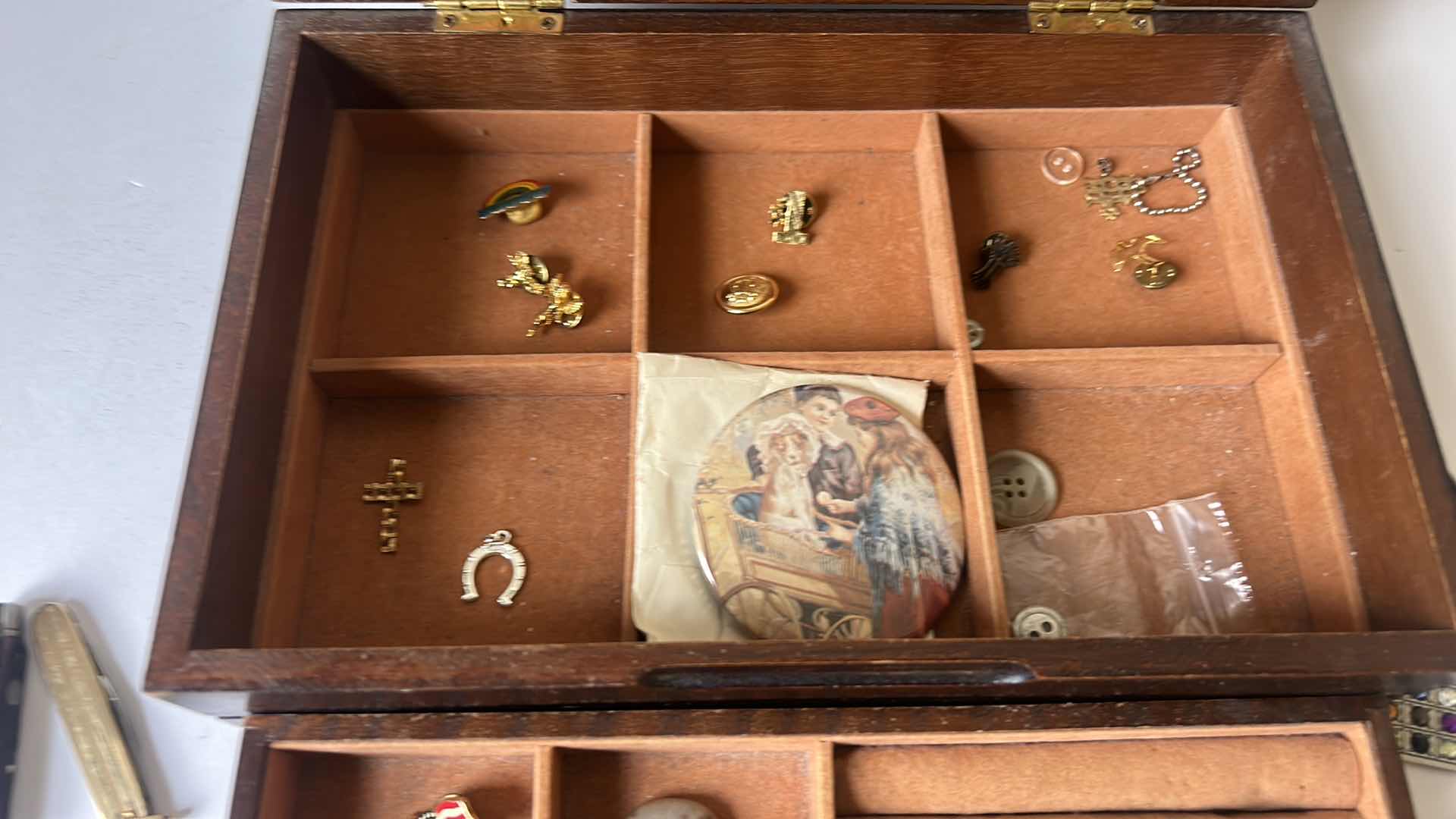 Photo 6 of VINTAGE JEWELRY BOX WITH CONTENTS