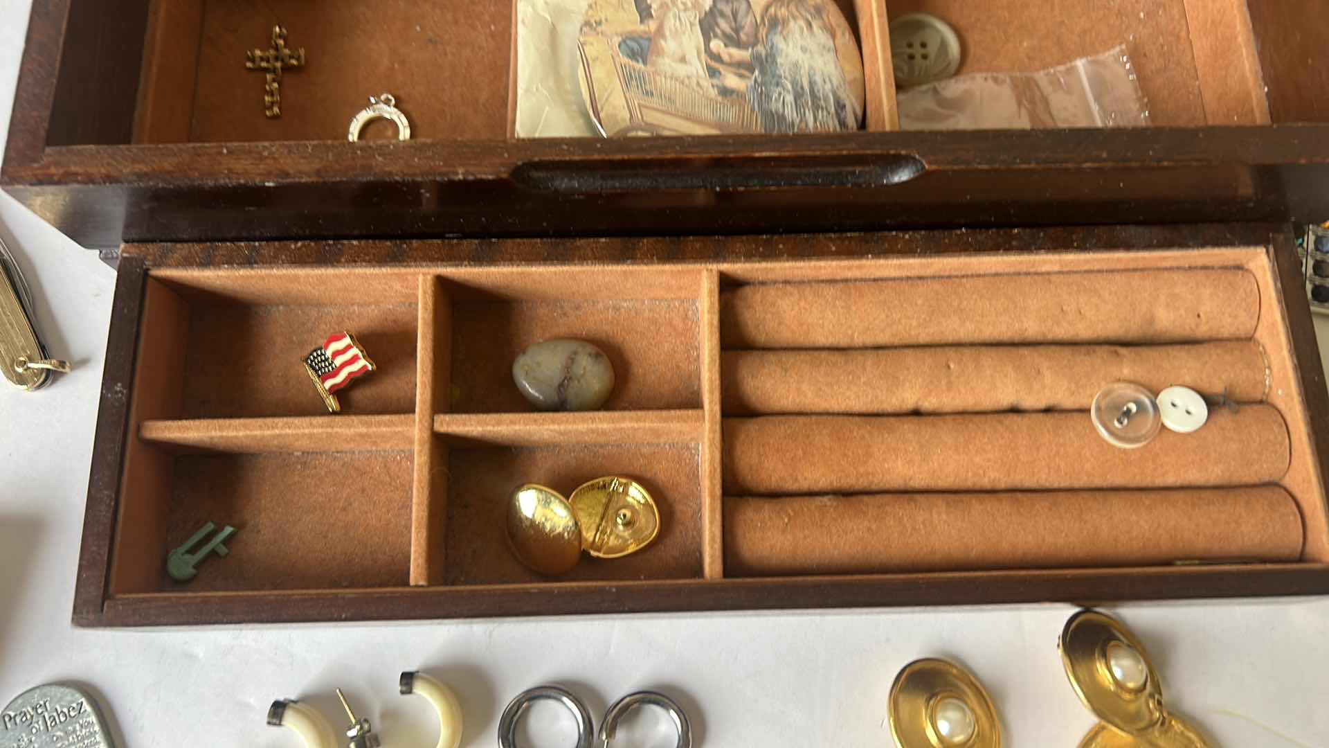 Photo 5 of VINTAGE JEWELRY BOX WITH CONTENTS