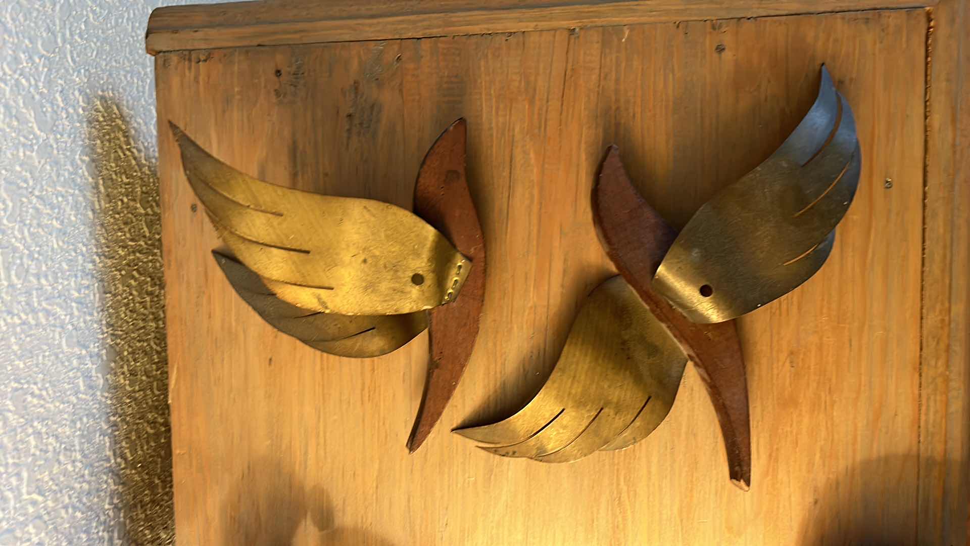 Photo 2 of METAL AND WOOD BIRD WALL DECOR 10” x 6”