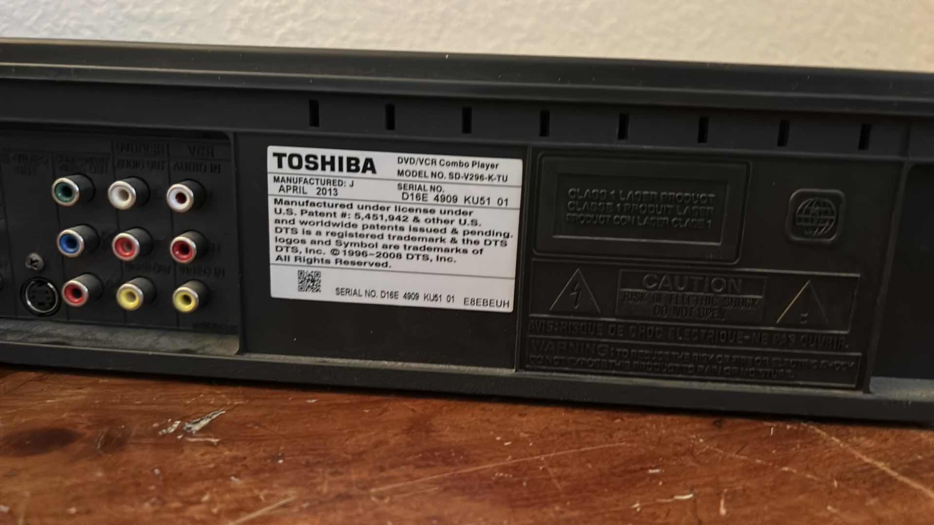 Photo 3 of TOSHIBA VHS PLAYER & DVD PLAYER