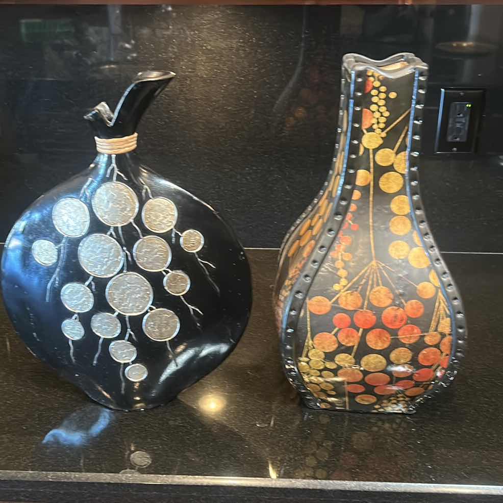 Photo 2 of HOME DECOR - 2 VASES H17”