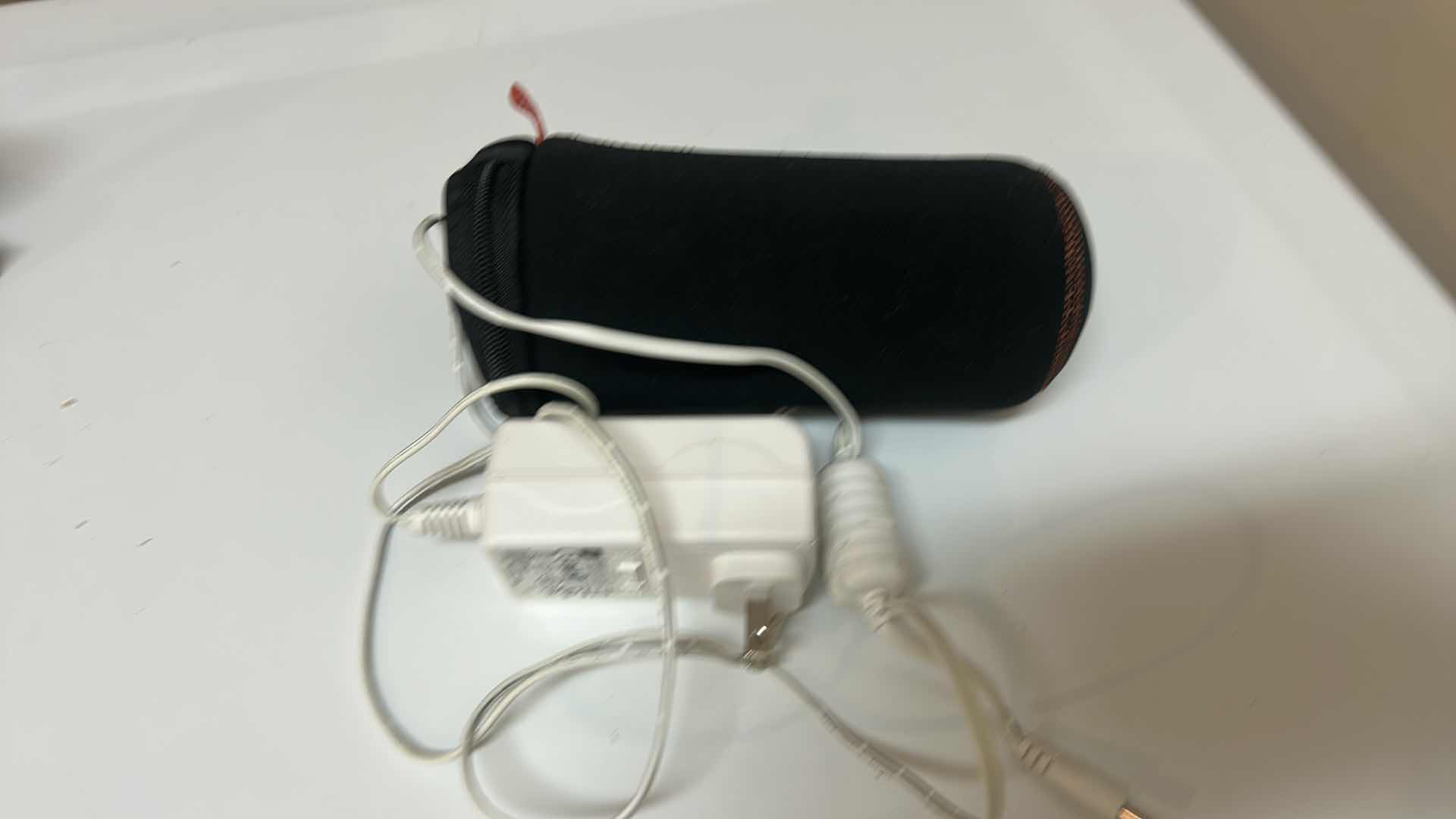 Photo 5 of JBL SPEAKER WITH BAG AND CHARGER