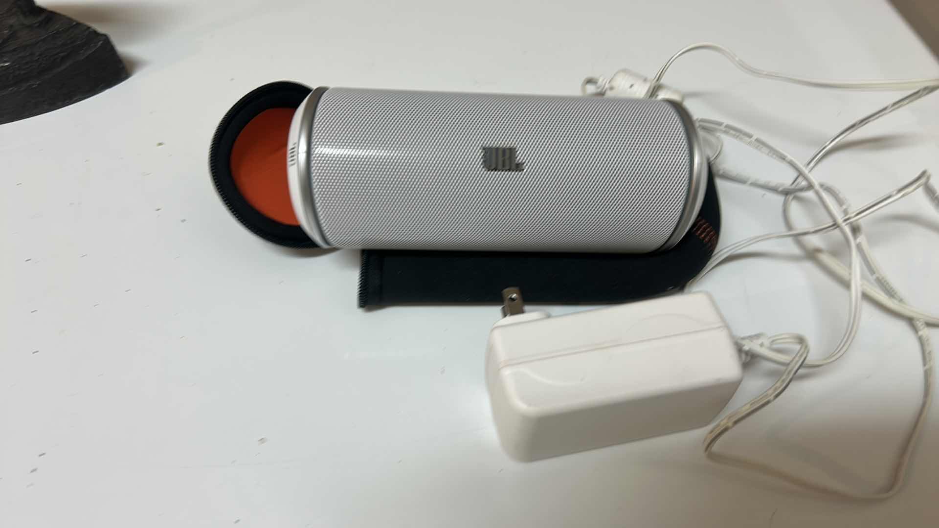 Photo 2 of JBL SPEAKER WITH BAG AND CHARGER