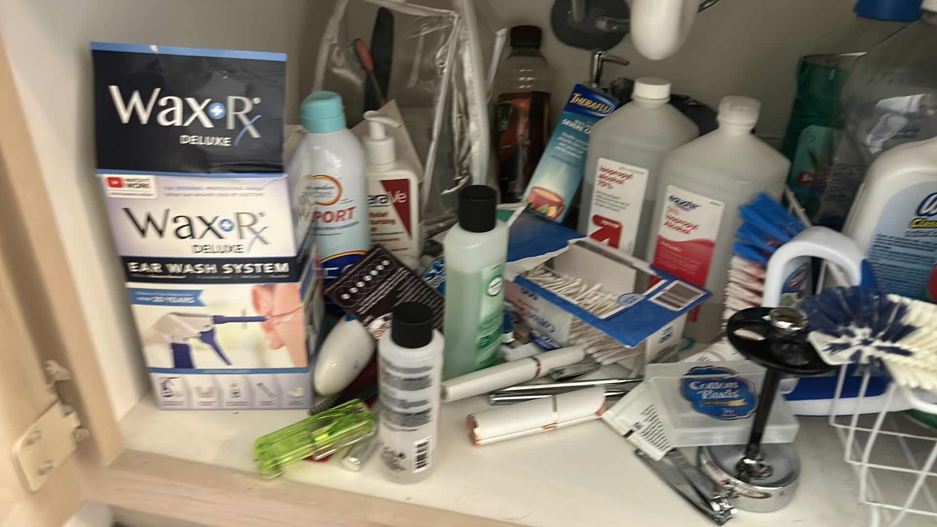 Photo 2 of CONTENTS OF BATHROOM CABINET