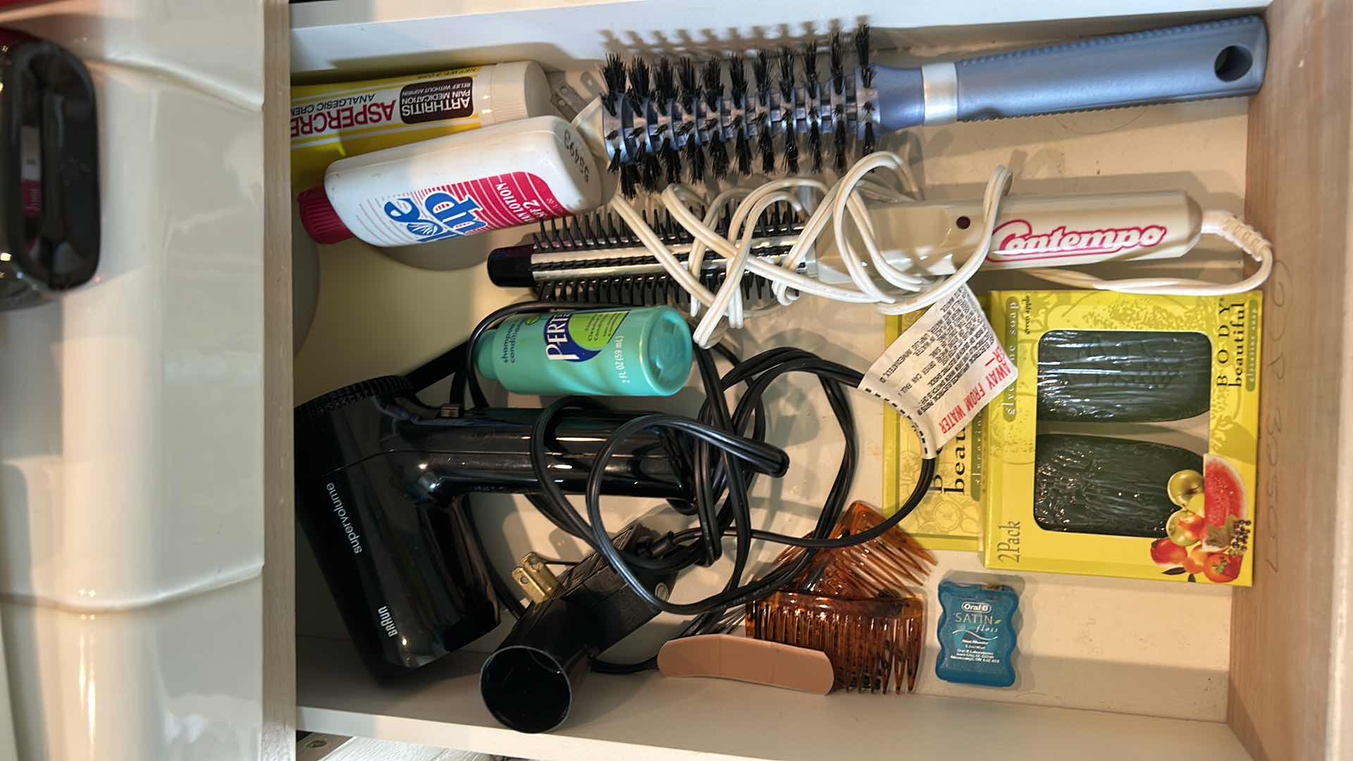 Photo 3 of CONTENTS BATHROOM DRAWER