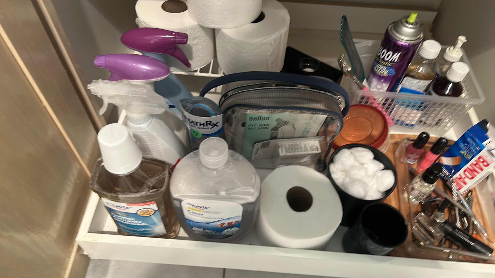 Photo 4 of CONTENTS OF BATHROOM CABINET