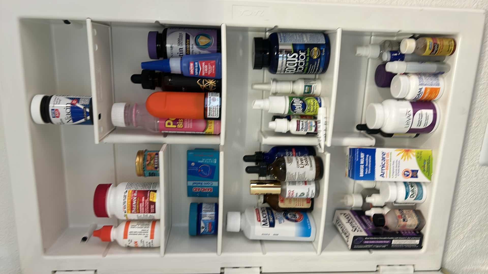 Photo 1 of CONTENTS OF MEDICINE CABINET