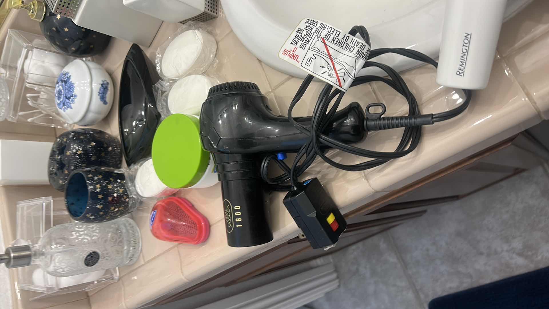 Photo 5 of CONTENTS OF ENTIRE BATHROOM