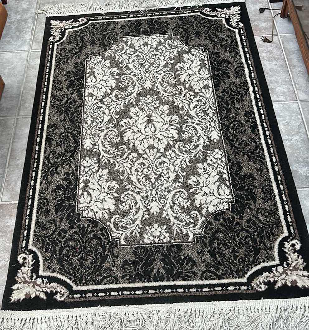 Photo 1 of CAMEO COLLECTION AREA RUG 3’11” x 5’10”