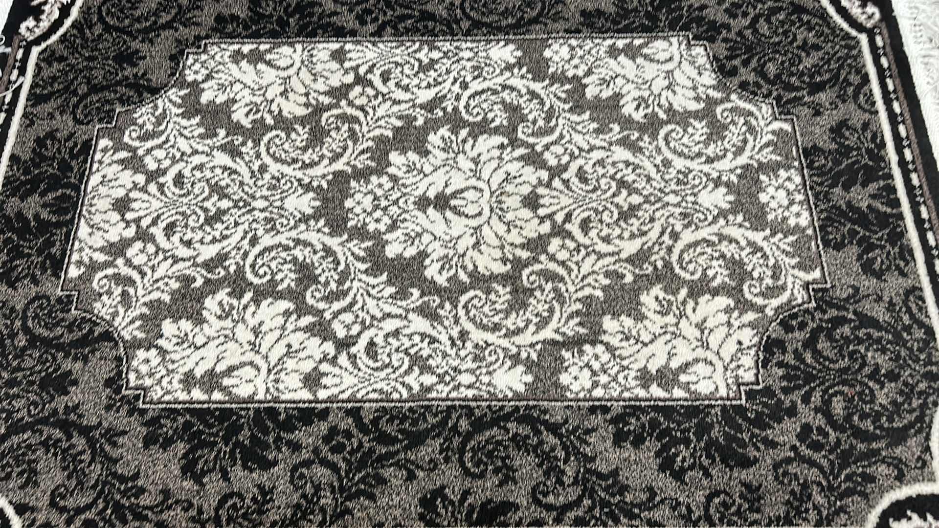 Photo 4 of CAMEO COLLECTION AREA RUG 3’11” x 5’10”