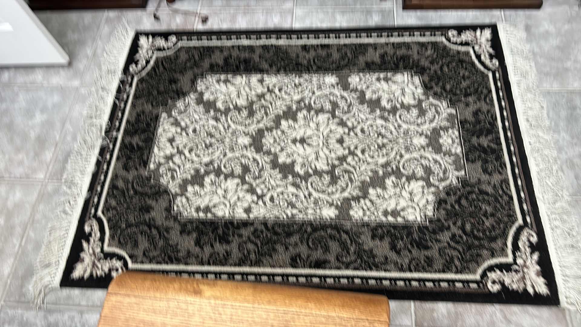 Photo 2 of CAMEO COLLECTION AREA RUG 3’11” x 5’10”