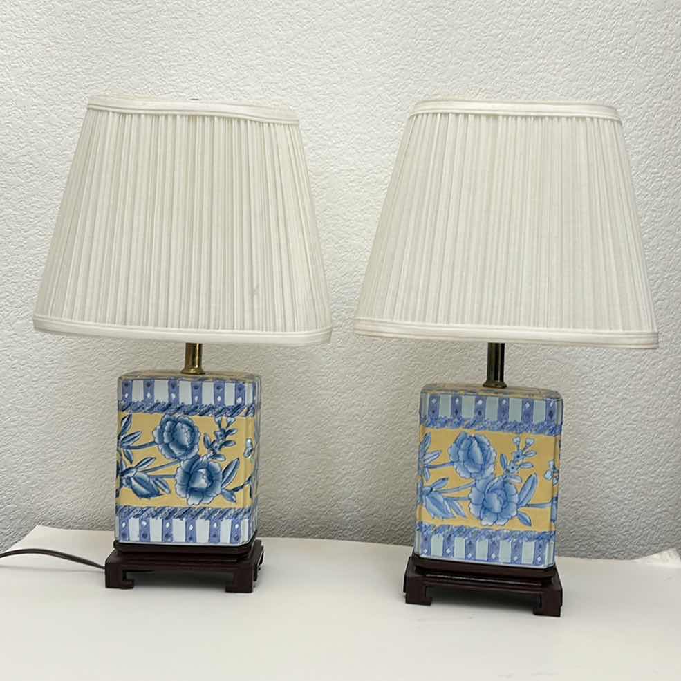 Photo 1 of 2 SMALL TABLE LAMPS H18.5”