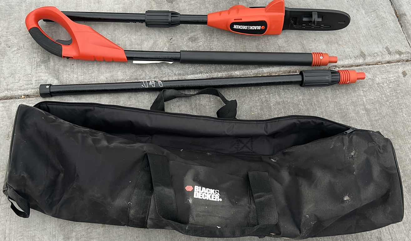 Photo 1 of BLACK AND DECKER SAW AND BAG