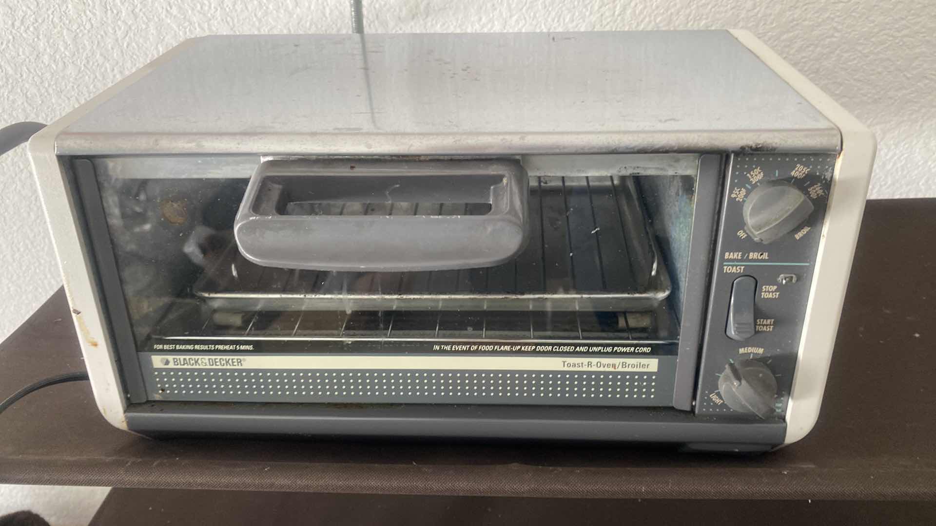 Photo 1 of BLACK & DECKER TOASTER OVEN