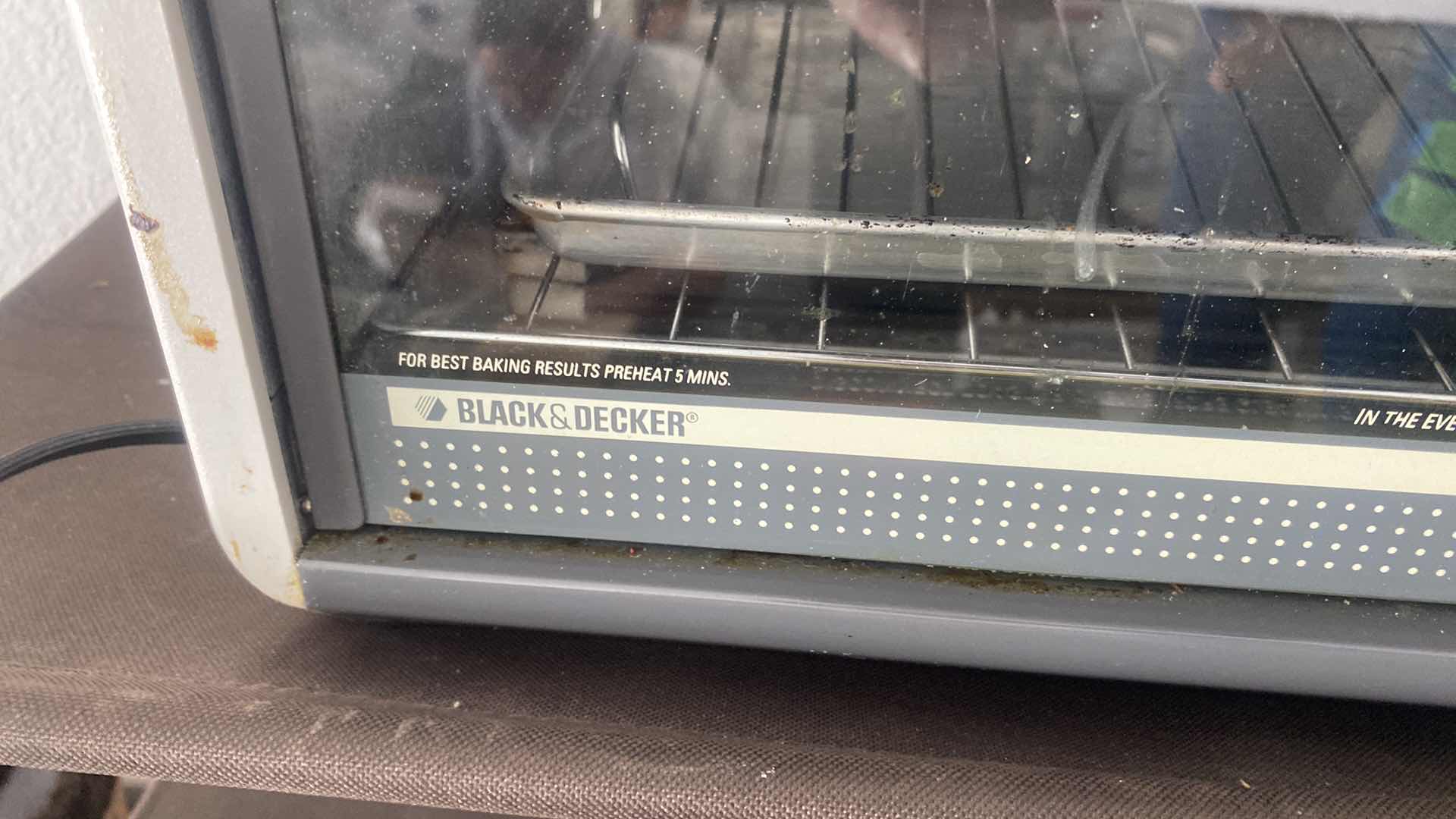 Photo 2 of BLACK & DECKER TOASTER OVEN