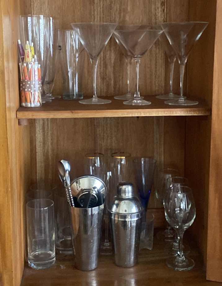 Photo 1 of BARWARE IN CHINA DISPLAY