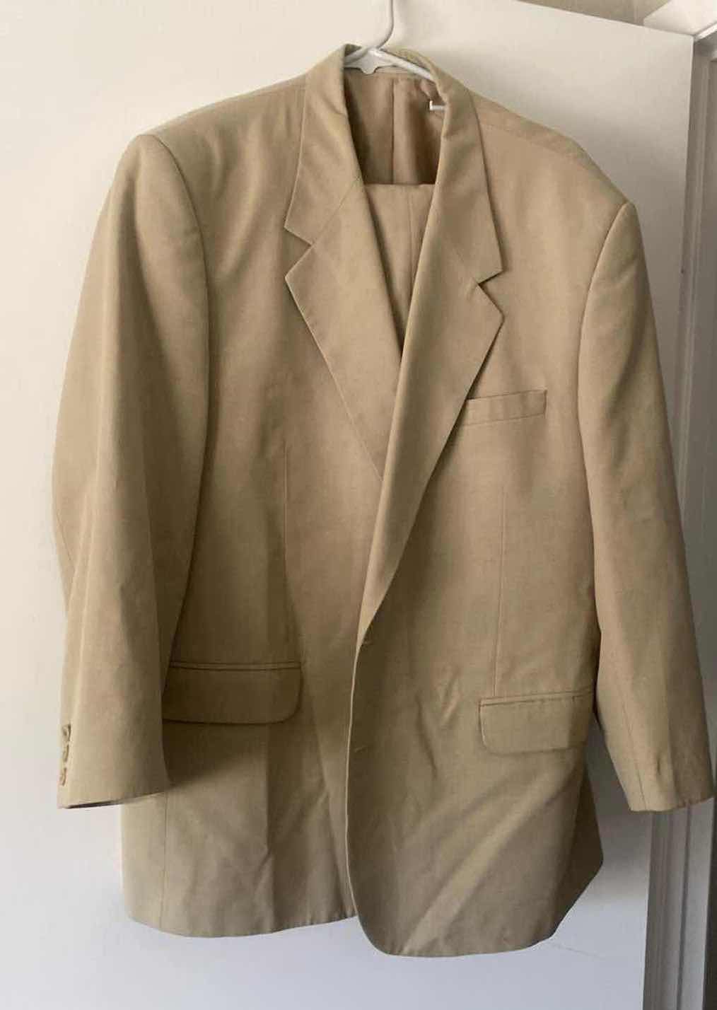 Photo 1 of MENS SIZE APPROX 40 FALABELLA SUIT FROM HARRIS & FRANK IN CHILE - PANTS MEASURE 40 x 27