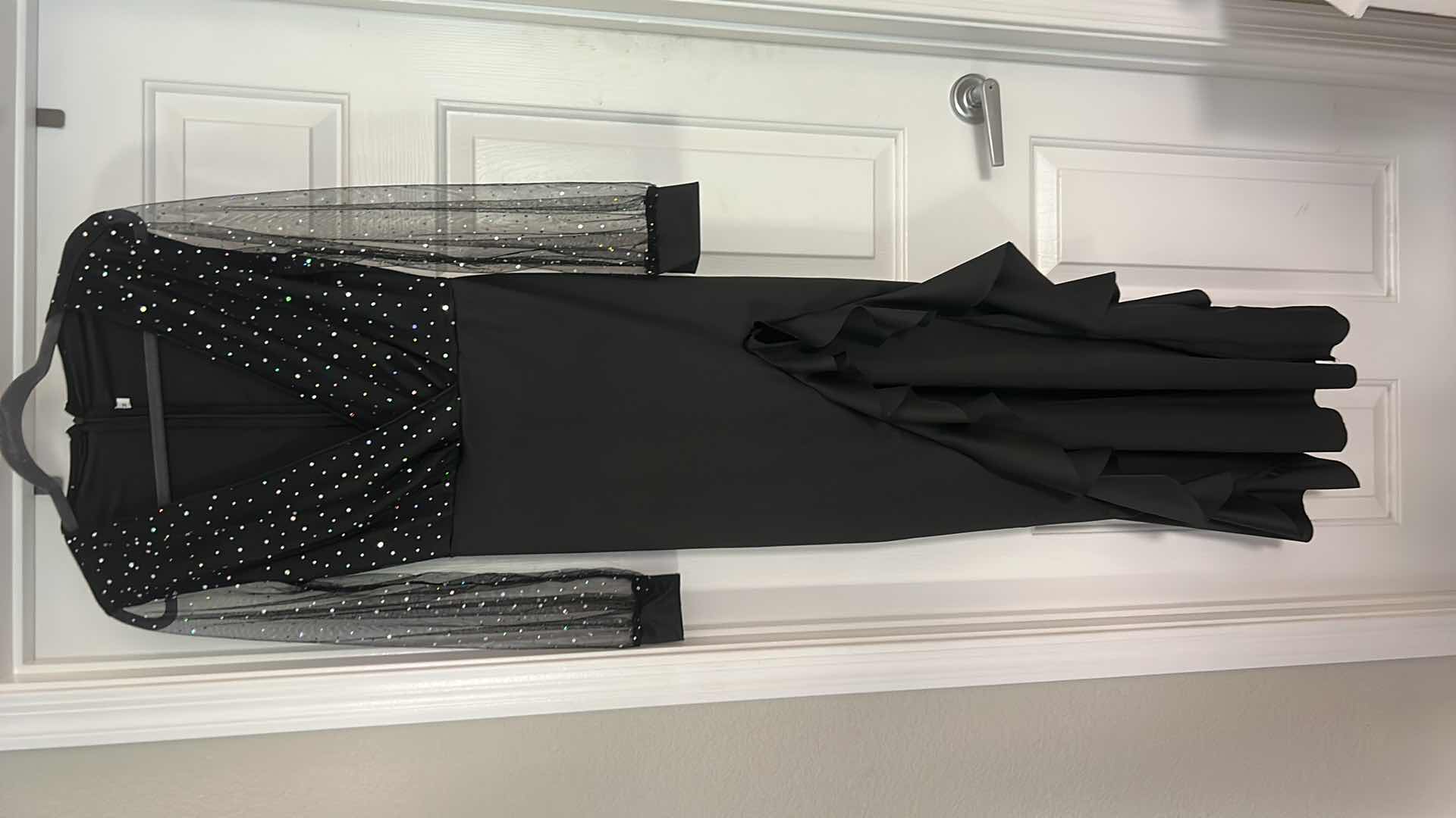 Photo 2 of NEW WOMENS LONG BLACK SLIT FRONT LONG FORMAL DRESS SIZE MED