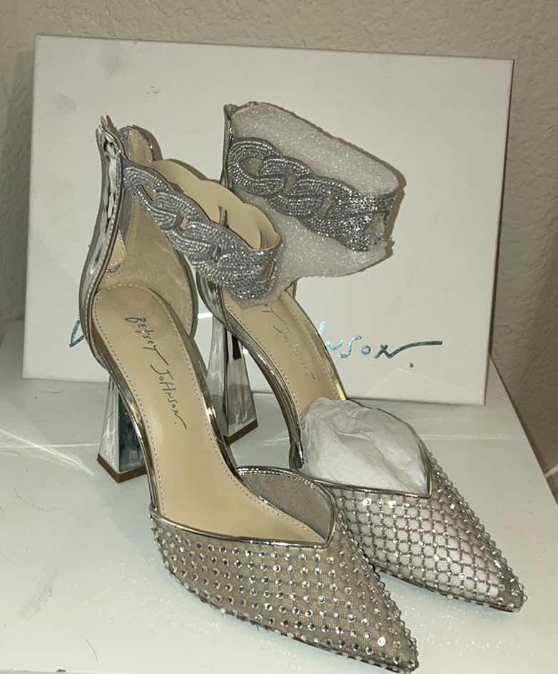 Photo 2 of NEW BETSEY JOHNSON HIGH HEELED SHOES SIZE 9.5