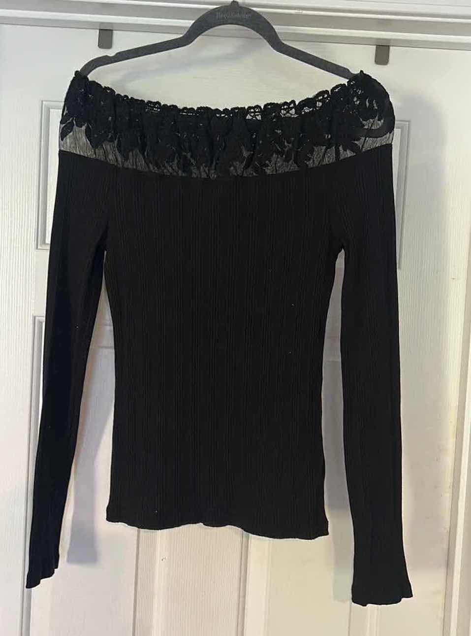 Photo 1 of WOMENS FREE PEOPLE OFF THE SHOULDER BLACK TOP WITH LACE SIZE MED