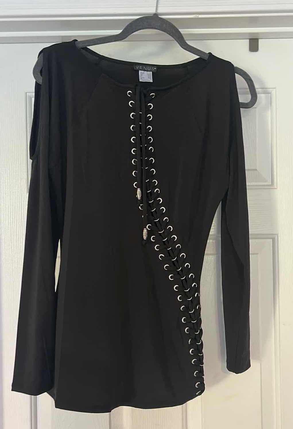 Photo 1 of WOMENS NEVER WORN VENUS BLACK TOP SIZE MED