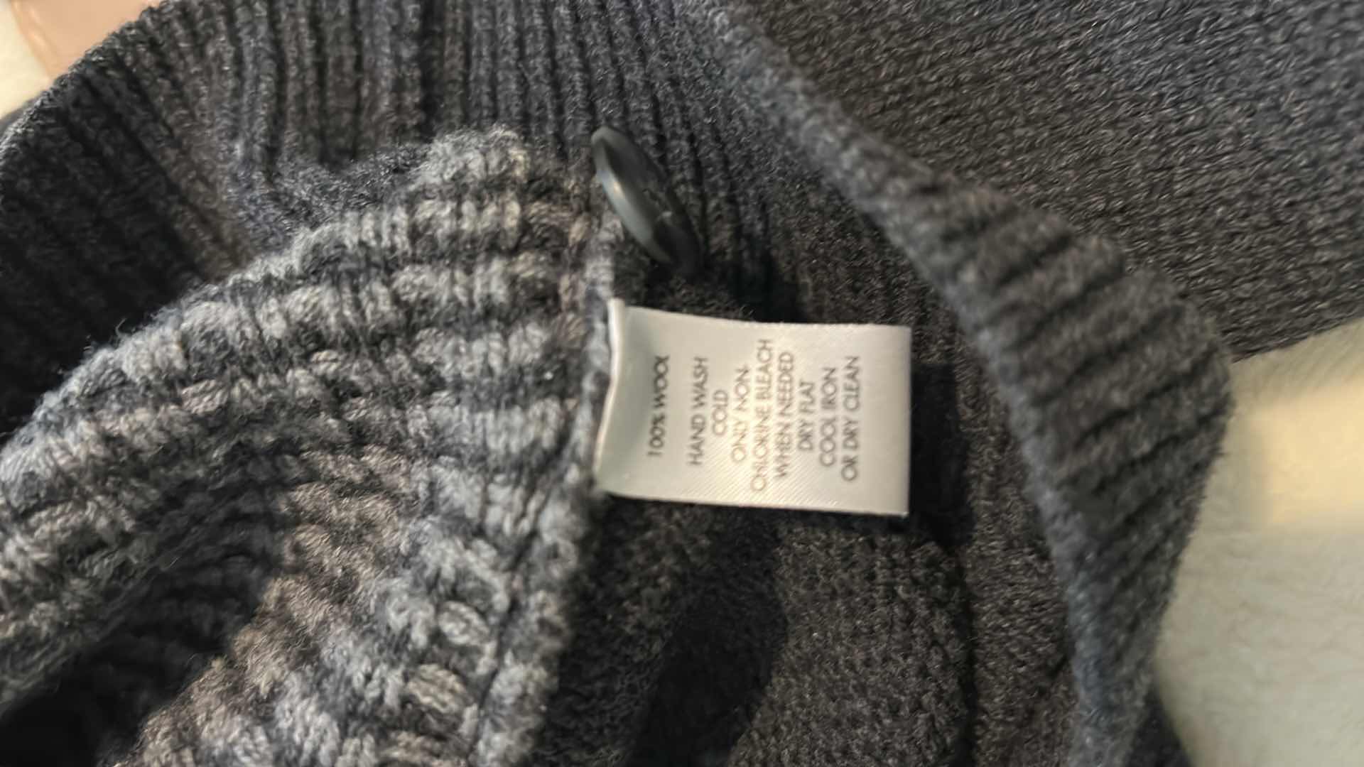 Photo 6 of MENS CALVIN KLEIN XL 100% WOOL PULLOVER SWEATER