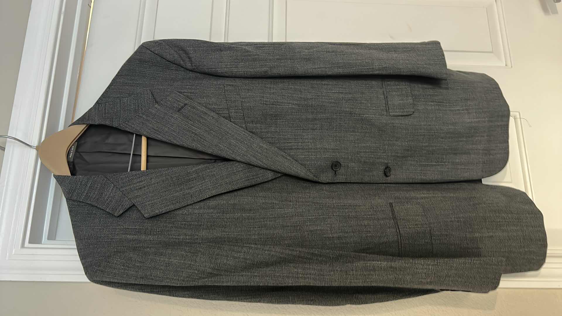 Photo 5 of SAKS FIFTH AVENUE CALVIN KLEIN 100% MENS SUIT SIZE 42 LONG WAIST ON PANTS 34”