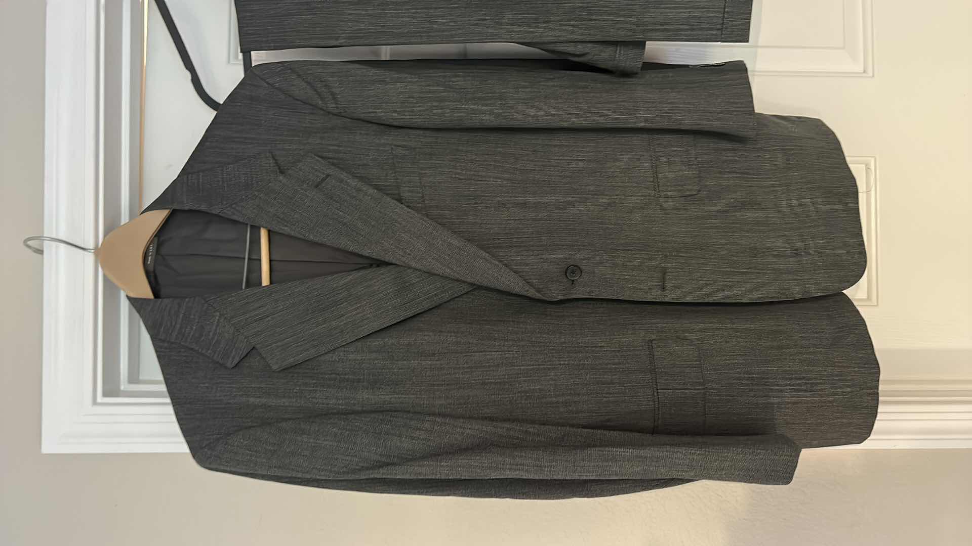 Photo 2 of SAKS FIFTH AVENUE CALVIN KLEIN 100% MENS SUIT SIZE 42 LONG WAIST ON PANTS 34”