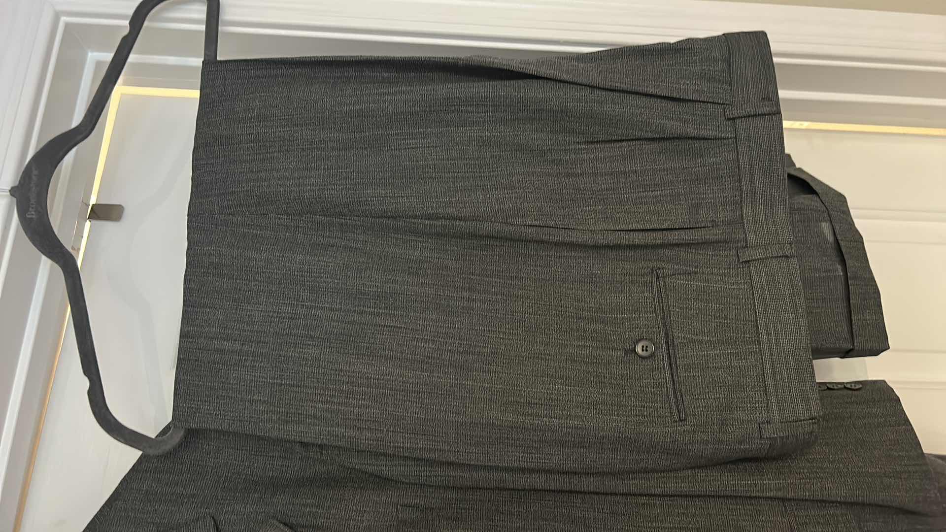 Photo 4 of SAKS FIFTH AVENUE CALVIN KLEIN 100% MENS SUIT SIZE 42 LONG WAIST ON PANTS 34”