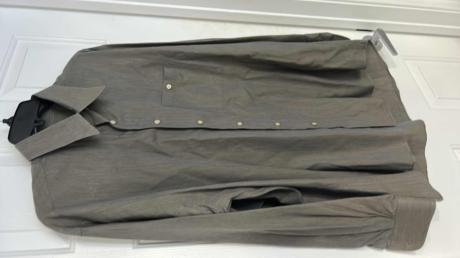 Photo 3 of MENS CLOTHING- IKE BEHAR NEW YORK 100% COTTON COLLARED BUTTON DOWN SHIRT SIZE LARGE