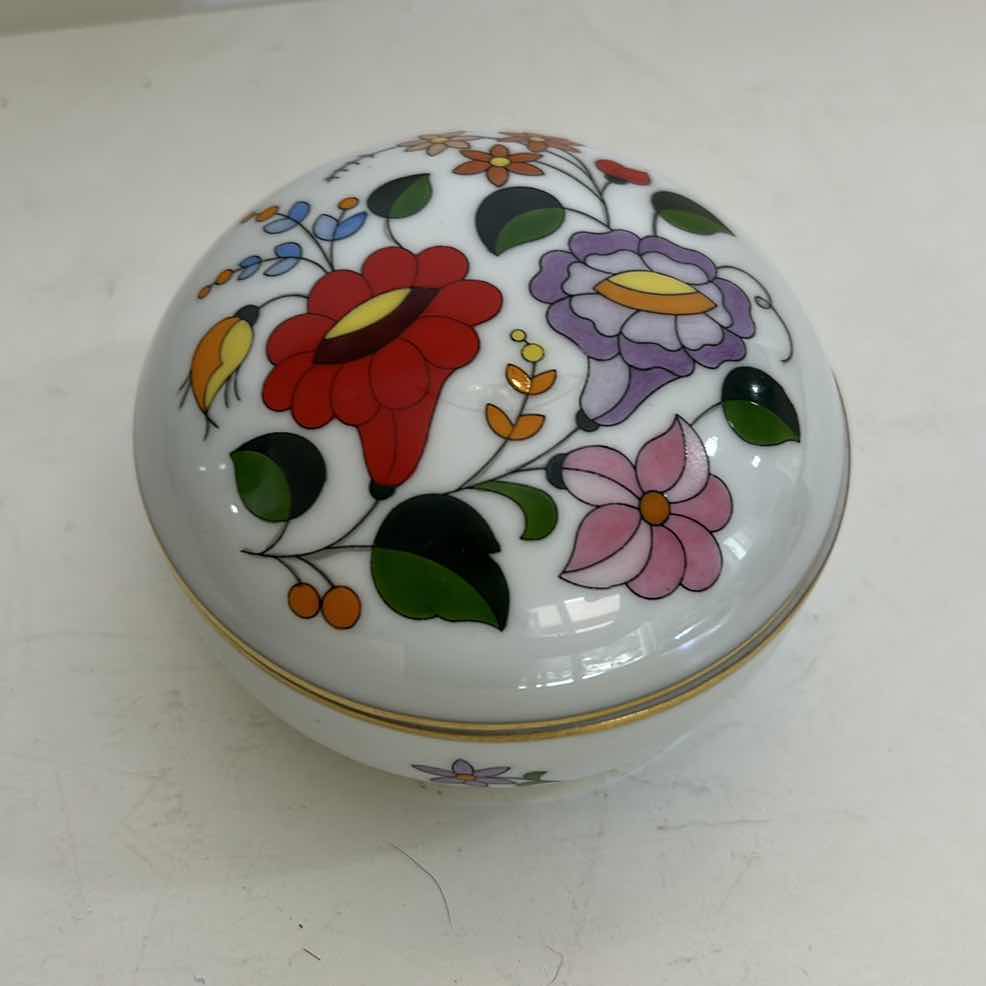 Photo 2 of KALOKSA HUNGARY HAND-PAINTED TRINKET DISH 4”