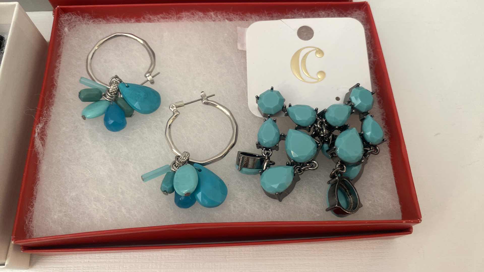 Photo 4 of COSTUME JEWELRY - EARRINGS ASSORTMENT