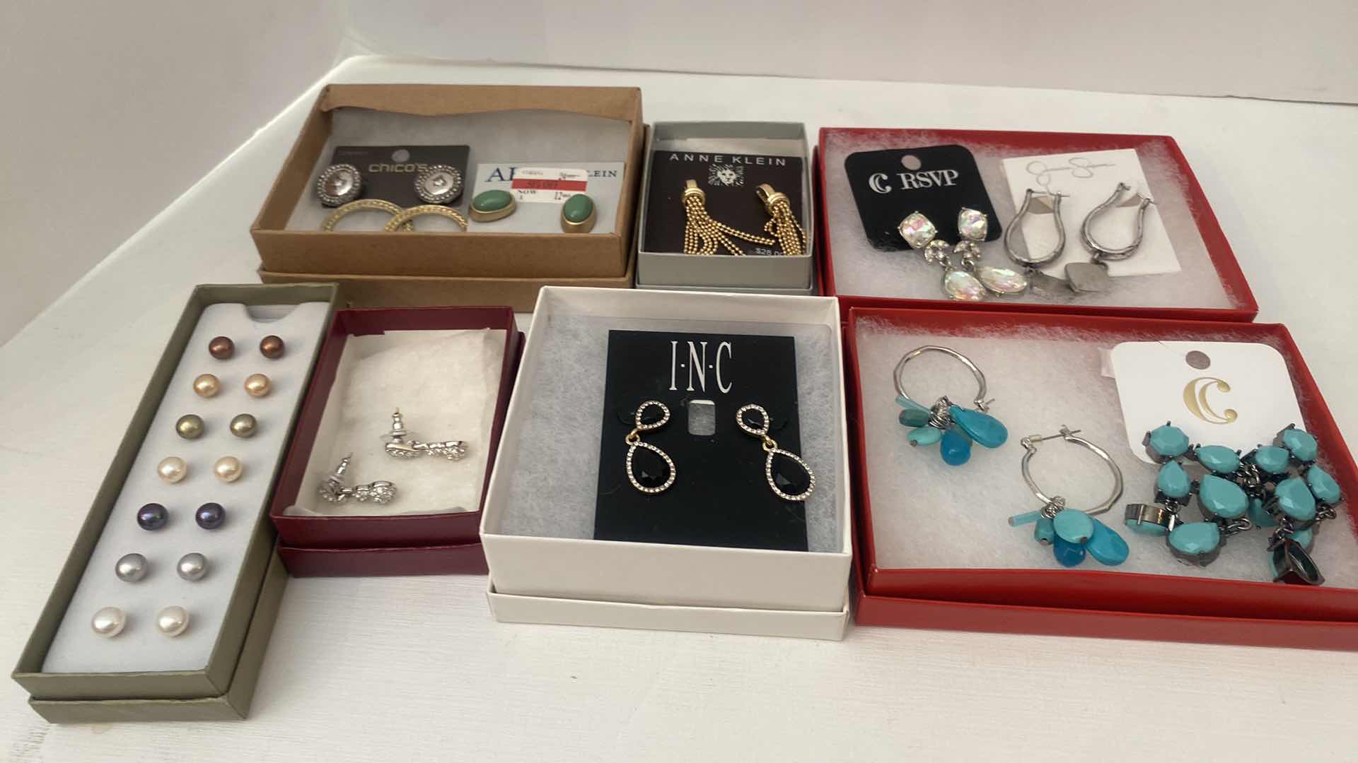 Photo 1 of COSTUME JEWELRY - EARRINGS ASSORTMENT