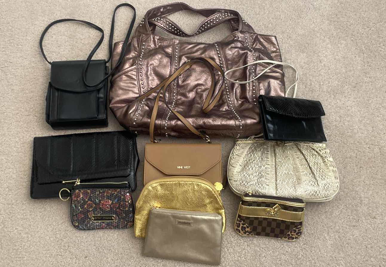 Photo 1 of WOMENS HANDBAG ASSORTMENT